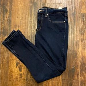 Dark wash Levi’s skinny Jeans